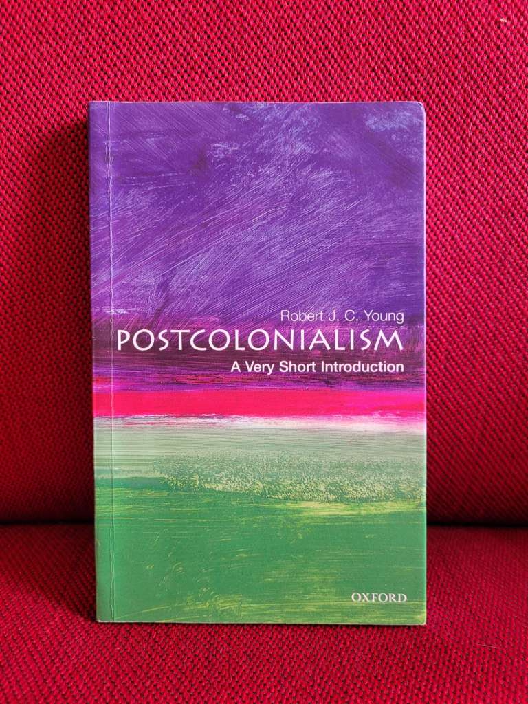 Postcolonialism : A Very Short Introduction by Robert J.C. Young