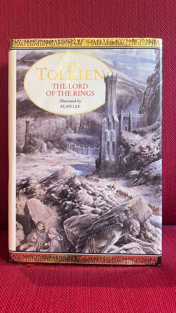The Lord of the Rings (Illustrated) by JRR Tolkien