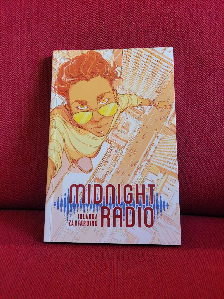 Midnight Radio by Iolanda Zanfardino