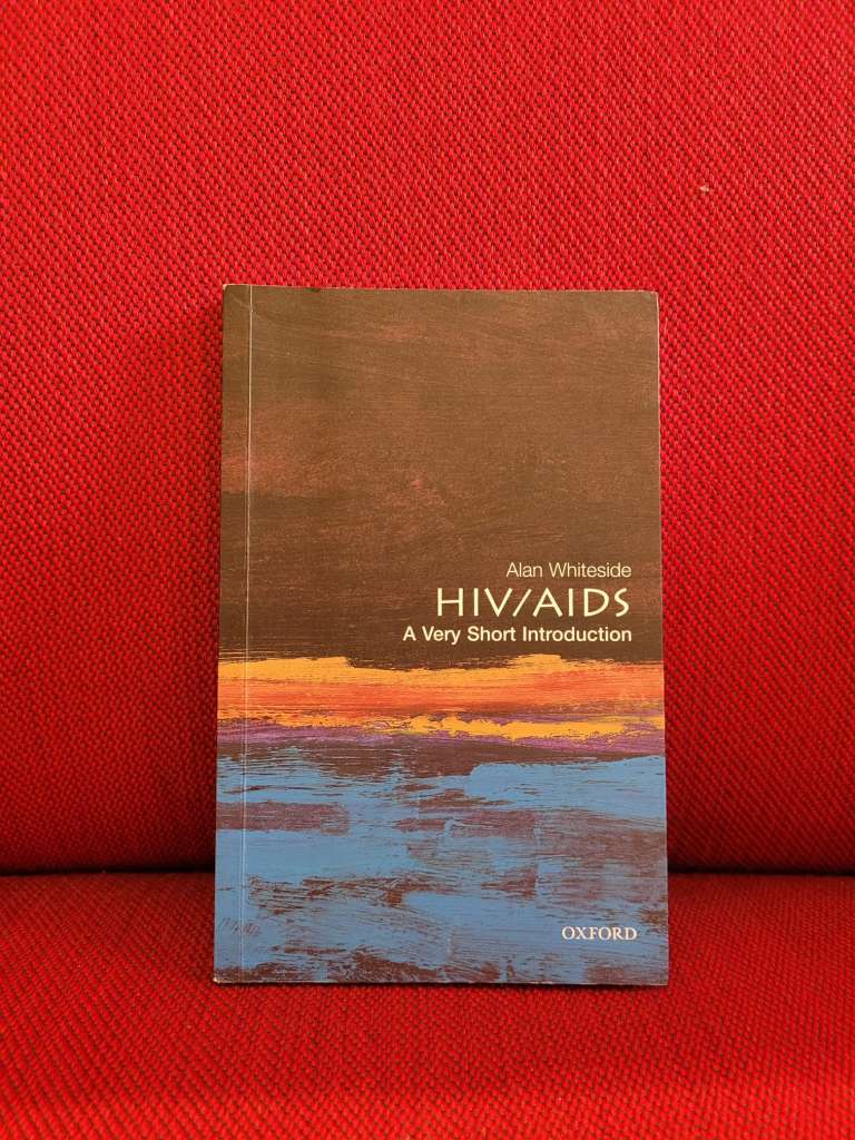 HIV & AIDS : A Very Short Introduction by Alan Whiteside