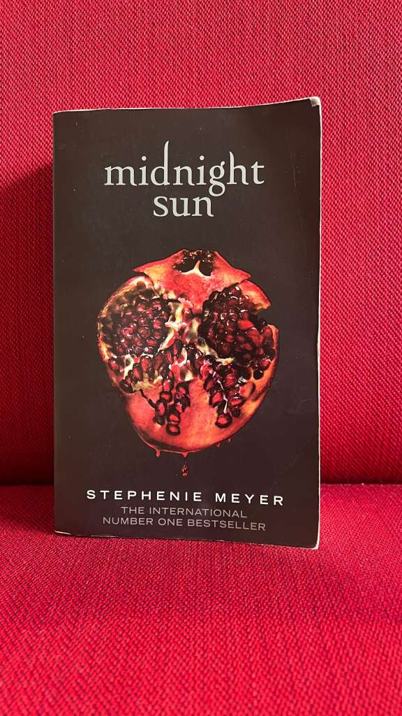 Midnight Sun by Stephenie Meyer