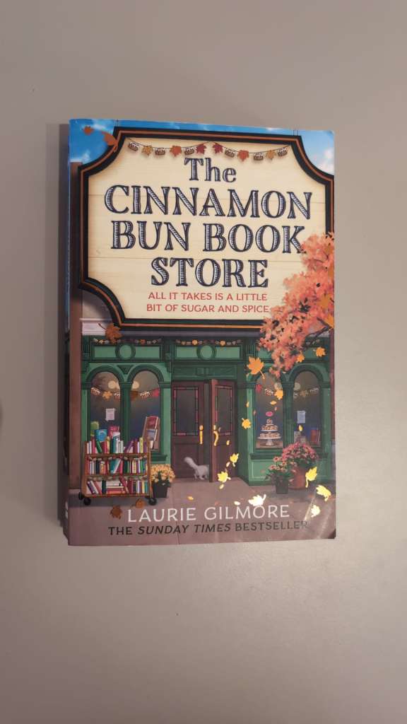 The Cinnamon Bun Book Store : Book 2 by Laurie Gilmore