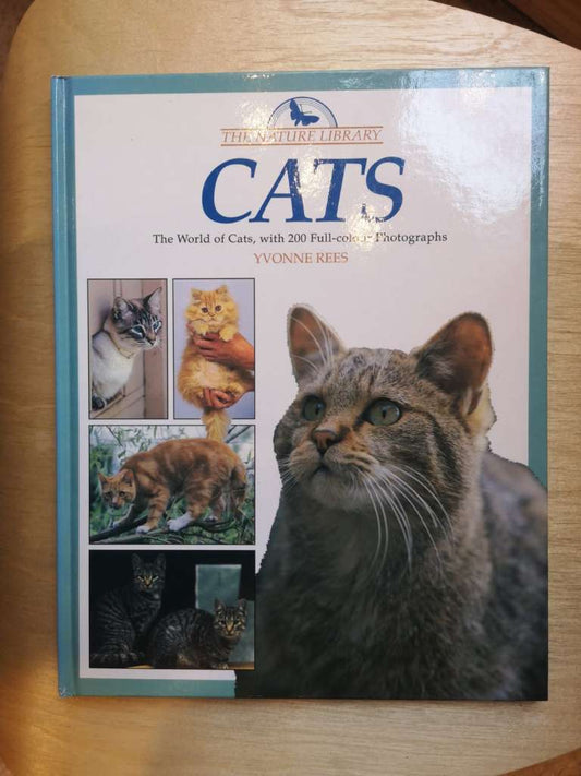 Cats: The World of Cats, with 200 Full-colour Photographs (Nature Library) Hardcover
